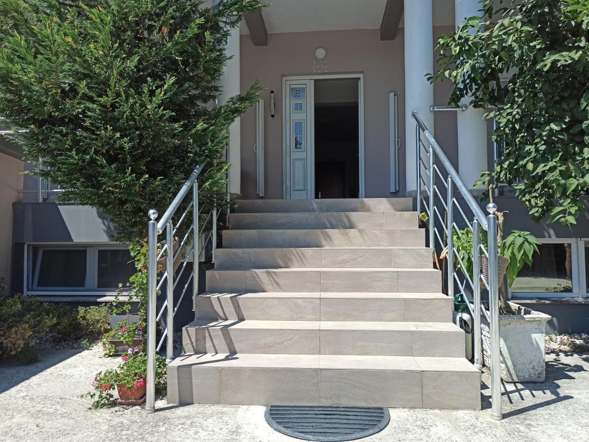 Apartment'S Meti Ulcinj Buitenkant foto